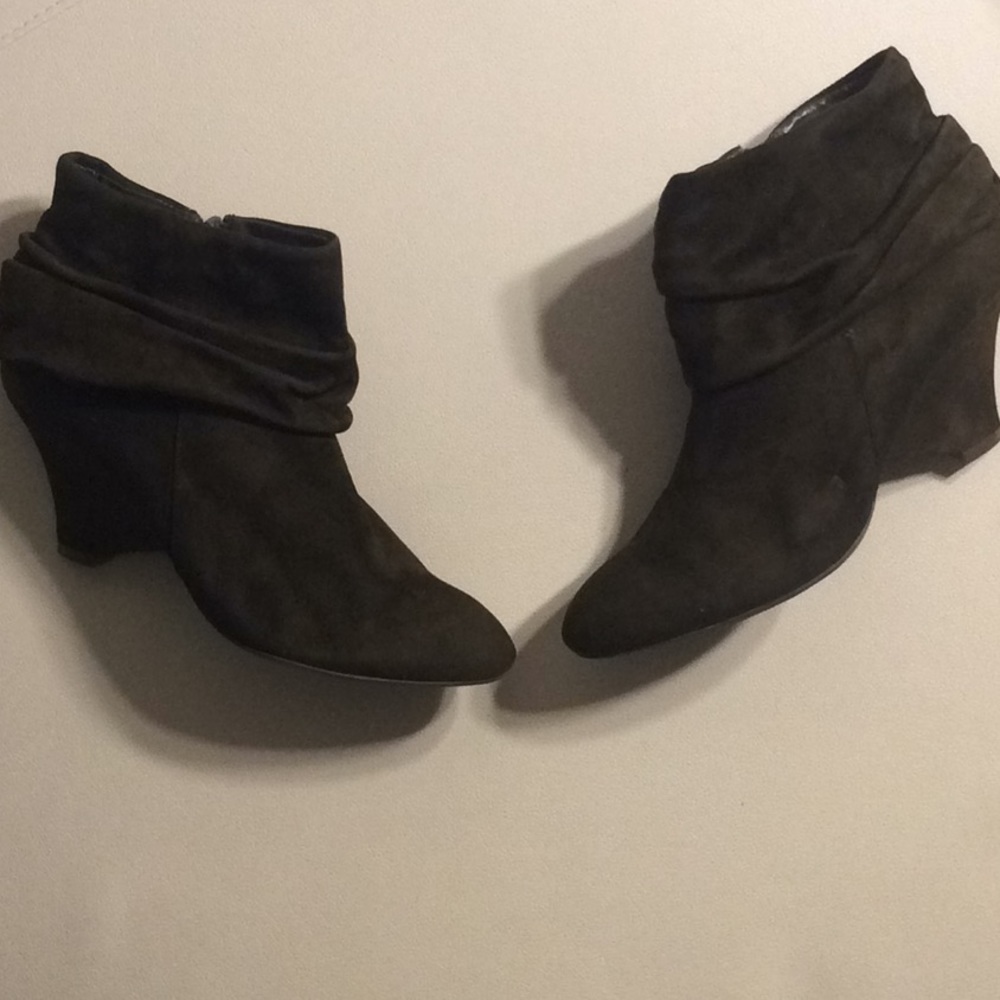 Vivian Olive Green Suede Ankle Boots